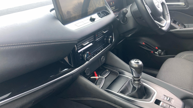 Nissan Qashqai 1.3 DiG-T MH N-Connecta 5dr Petrol Hatchback